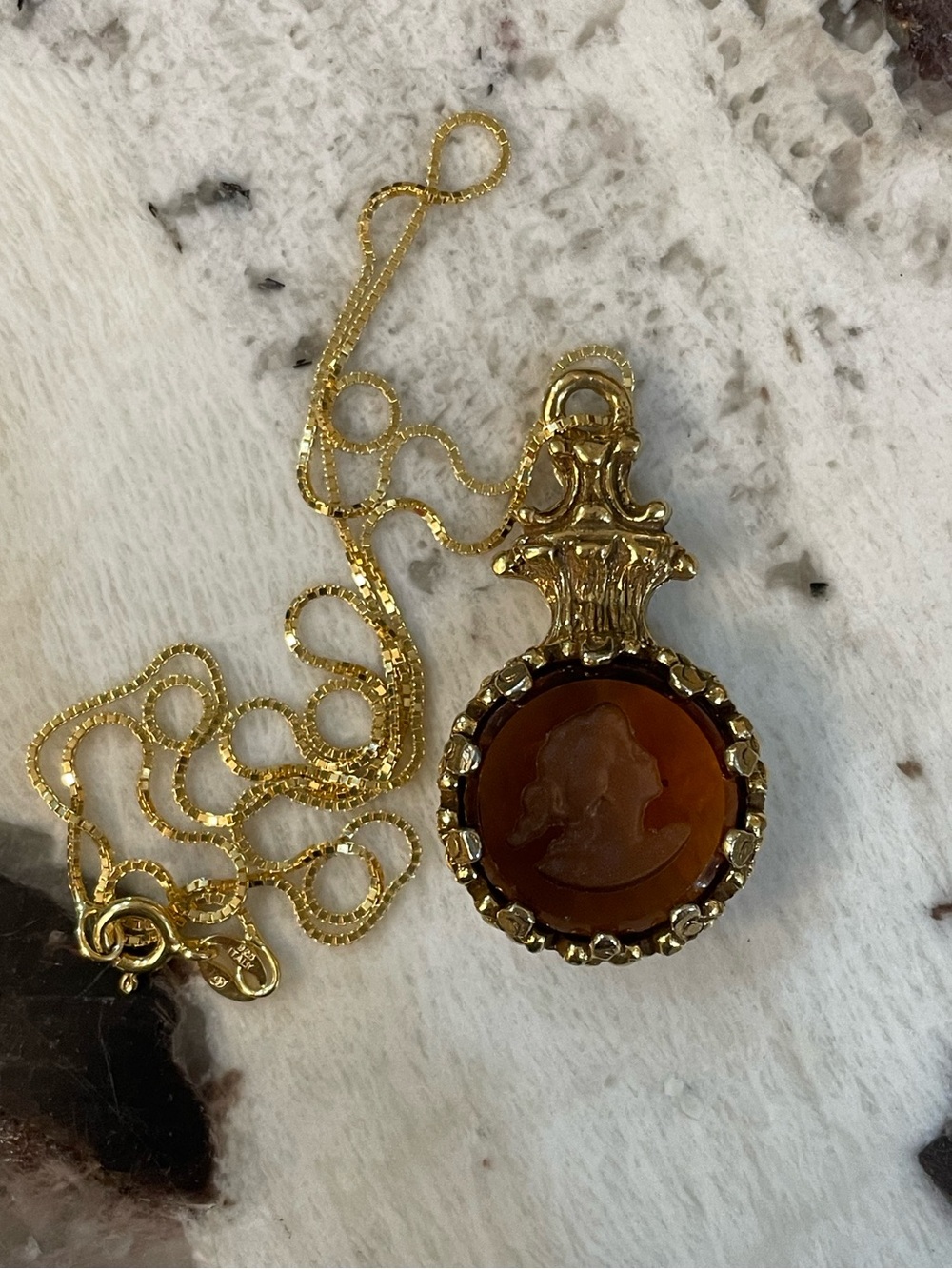 Goldette Amber Glass Intaglio & Goldtone Cameo w/Gold Vermeil 20” Chain Vintage